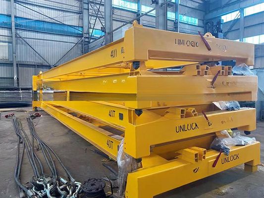 Zustand 42 Tonnen Nutzlast 40 Fuß Schiffscontainer-Spreader Halbautomatische Hebegänge mit Sling Abmessung 12118 x 2438 mm